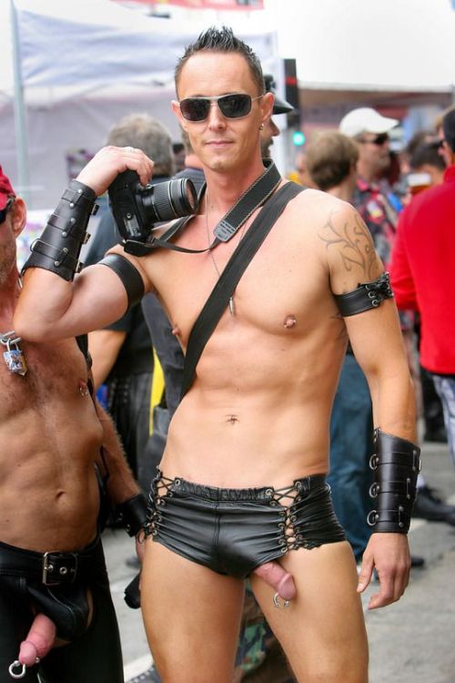 tobybagain:  the smell of leather makes me horny instantly!