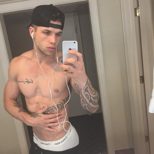 bigcuban10:  follow me for more like thishttp://BigCuban10.tumblr.comhttp://CakesBitch.tumblr.com