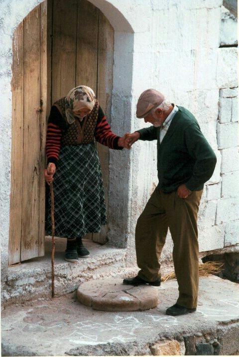 SEVGİSİNDE SAMİMİ OLAN SEVGİLİLER GÜNÜ KUTLAMAZ. MÜSLÜMANSIN SEN..!