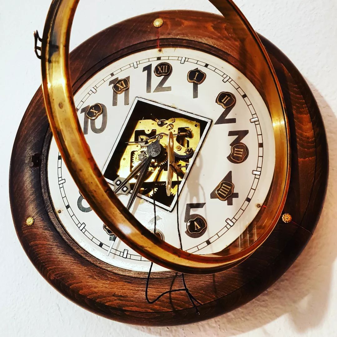 Relojes antiguos únicos y exclusivos con carácter personal por el Artista Decorativo Juniorr… Reloj Antiguo Junghans A52 de madera… https://elrelojantiguoxvi.blogspot.com
Copyright. Todos los derechos reservados por el autor (en Granada,...