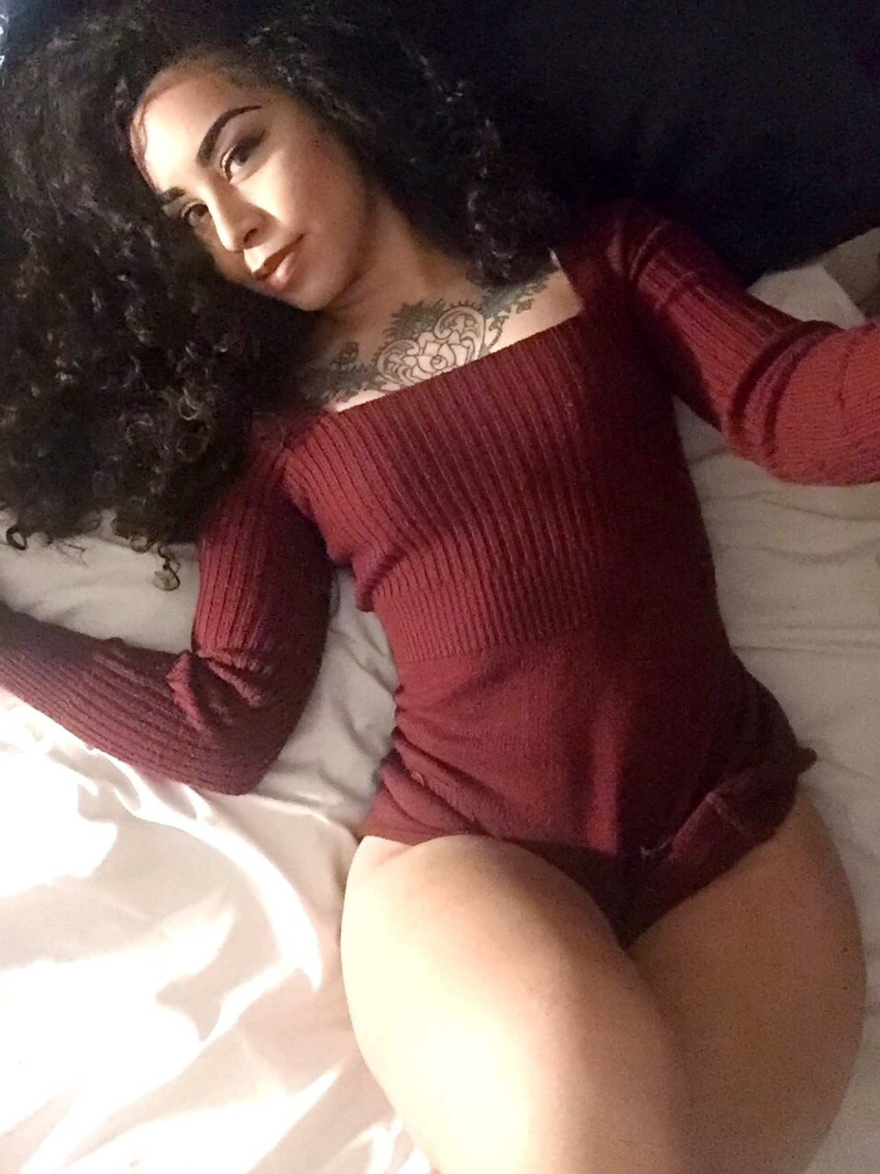 ashprincessmidna:I feel sexy and it’s probably because I’m not wearing panties