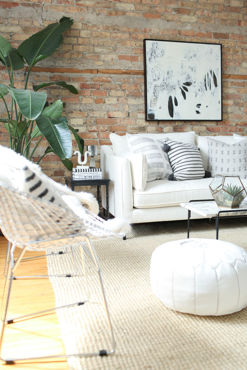 gravityhome:  Chicago home of The Everygirl co-founder Danielle Mossgravityhomeblog.com