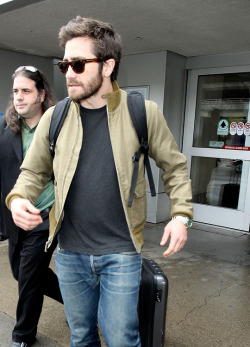 gyllenhaaldaily:  Jake Gyllenhaal Arriving