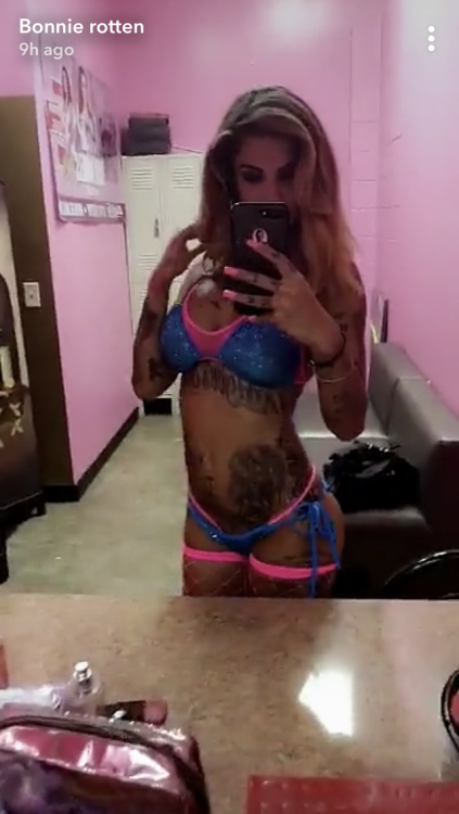 mommylover93: Some Snapchat pics of the sexy Bonnie Rotten and Nicki Minaj!
