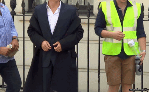 anindoorkitty:Benedict attempts to make up for lack of button straining - season 3 setlock   ₪