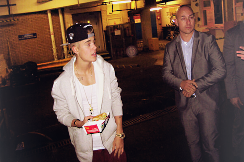 alwayskidrauhl-deactivated20130:    justin + food | my two favorite things in the