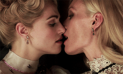 dykecity:katie mcgrath in dracula  [1/?] 