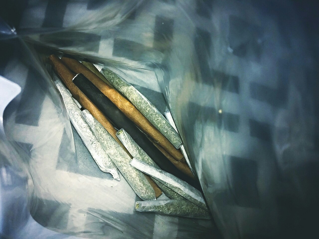 marybriannna:  buku ready. Anybody wanna smoke?? 