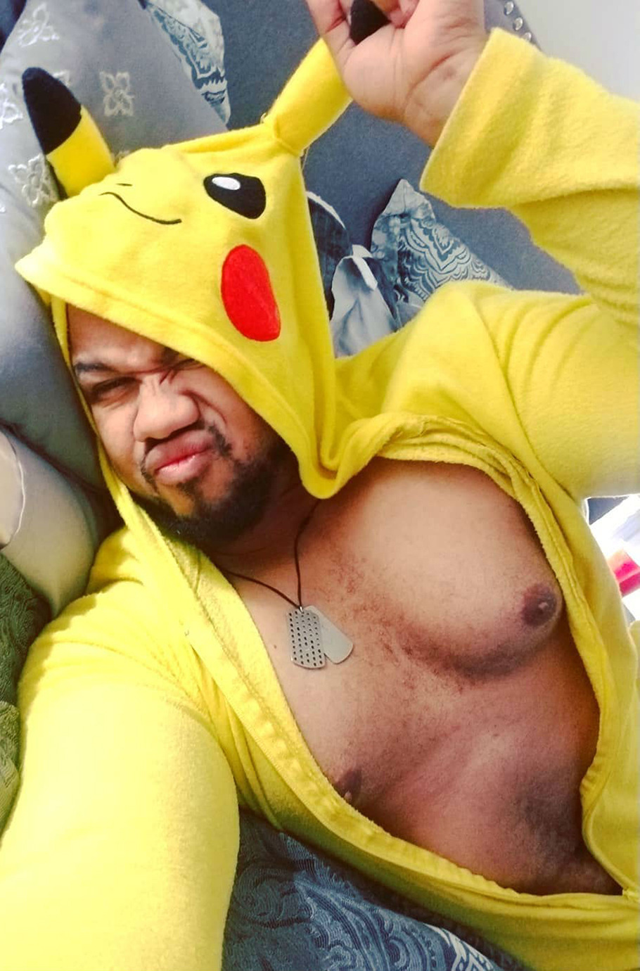 gaymerwitttattitude:  Gaymer Geek Selfies - Now this is my type of Sexy Thick Beefy