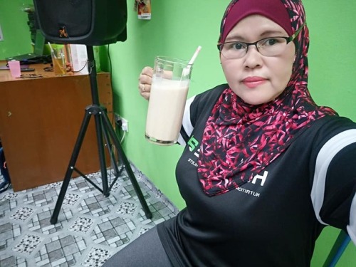gataibelakang:chubbyhunters:kak ti belanja minum susuMilf