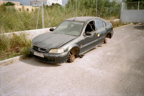 Rotten cars of IbizaOlympus mju // Kodak Gold 200 // Epson v750 mit SIlverfast