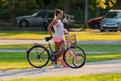 debrecencyclechic:  She is posing beside