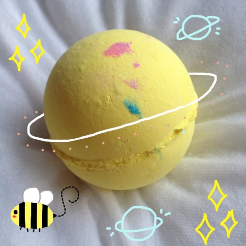 faeriekiddo: i bought some bath bombs from lush!! so cute