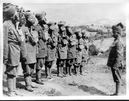 Non-European soldiers in World War I: From top: Senegalese tiralleurs (skirmishers) in France Camero