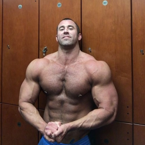 XXX furonmuscle:  This guy calls himself “Jumbo photo