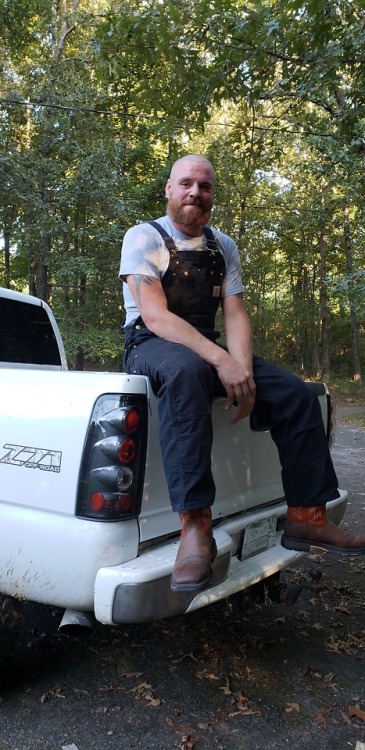 cobycay:fuckin right, my man is hot as hell. 