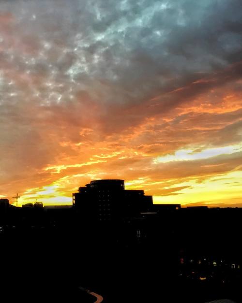 #ArlingtonVA sunset from work… rcruzniemiec aka archatlas