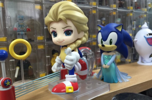 dragondicks:  constable-frozen:  Elsa Nendoroid  I’m learning so much about constable-frozen from this one imageset alone, like how despite my suspicions it is likely he actually has a tangible physical form  |:I