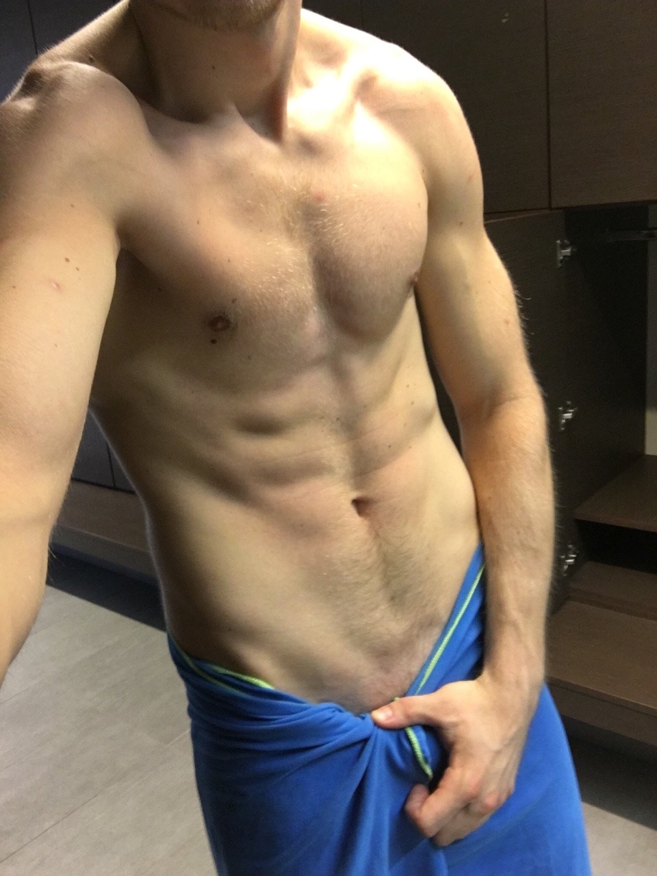 praguehornyboy:  Relax , horny , handjob in wellnes 😈😈😈