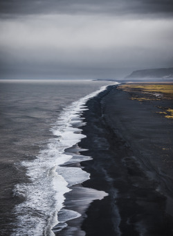 sitoutside: the long view | dyrhólaey, iceland   by  elmofoto  