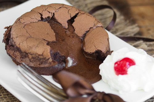 justfoodsingeneral:Melting Hot Chocolate Cakes&ldquo;A quick and easy melting chocolate cake, that c