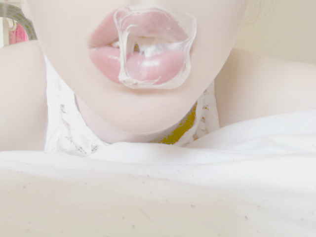 nymphe-etoile:  lip service? 