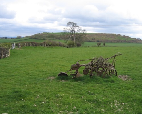 archaicwonder:  Old Oswestry Hill Fort, Shropshire, EnglandOld Oswestry is one of Britain’s most spectacular and impressive early Iron Age hill forts in the Welsh Marches near Oswestry. It remains one of the best preserved hill forts in the UK. Built