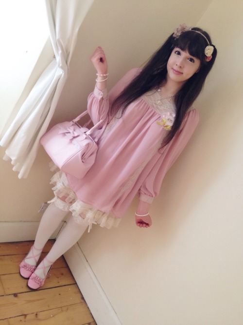 princess-peachie:princess-peachie:My casual outfit for going out on a relaxing day with friends ^^ T