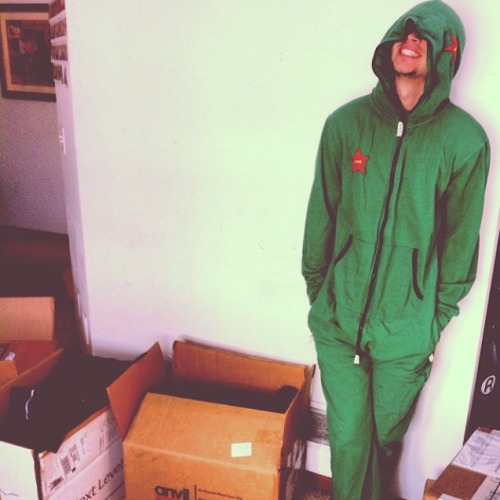 thehxlocline:why don’t we ever talk about tyler joseph in a onesie