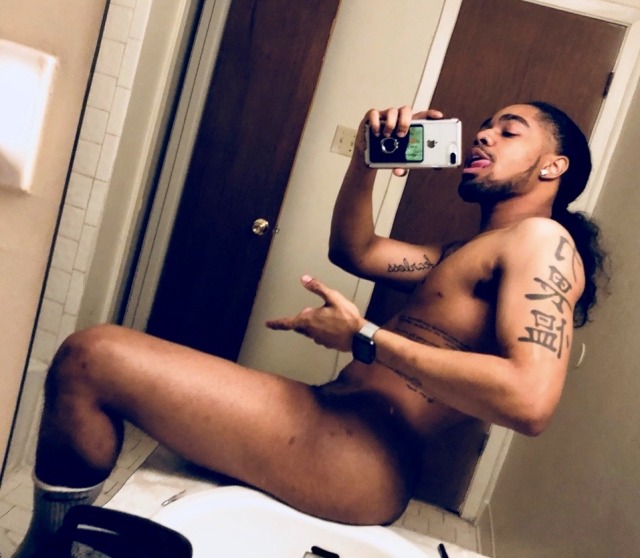 royal-diadem:🤷🏾‍♂️Either that sink small&hellip;Or that ass too phat! 🤷🏾‍♂️ 