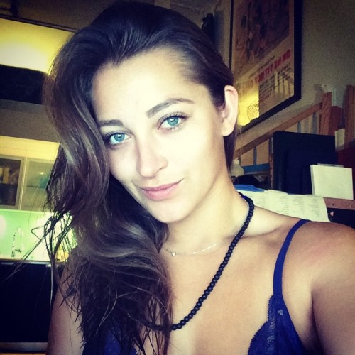 missdanidaniels:  I’m on @streamate for the next hour. :) 