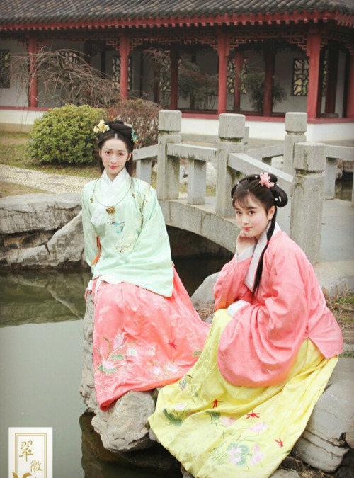 chinese hanfu in ming dynasty style. @翠微含風傳統服飾