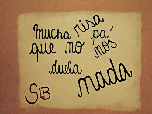 sostener-que-son-mi-paz:  desecrationsmilerhcp:  Mucha risa pa’ que no nos duela