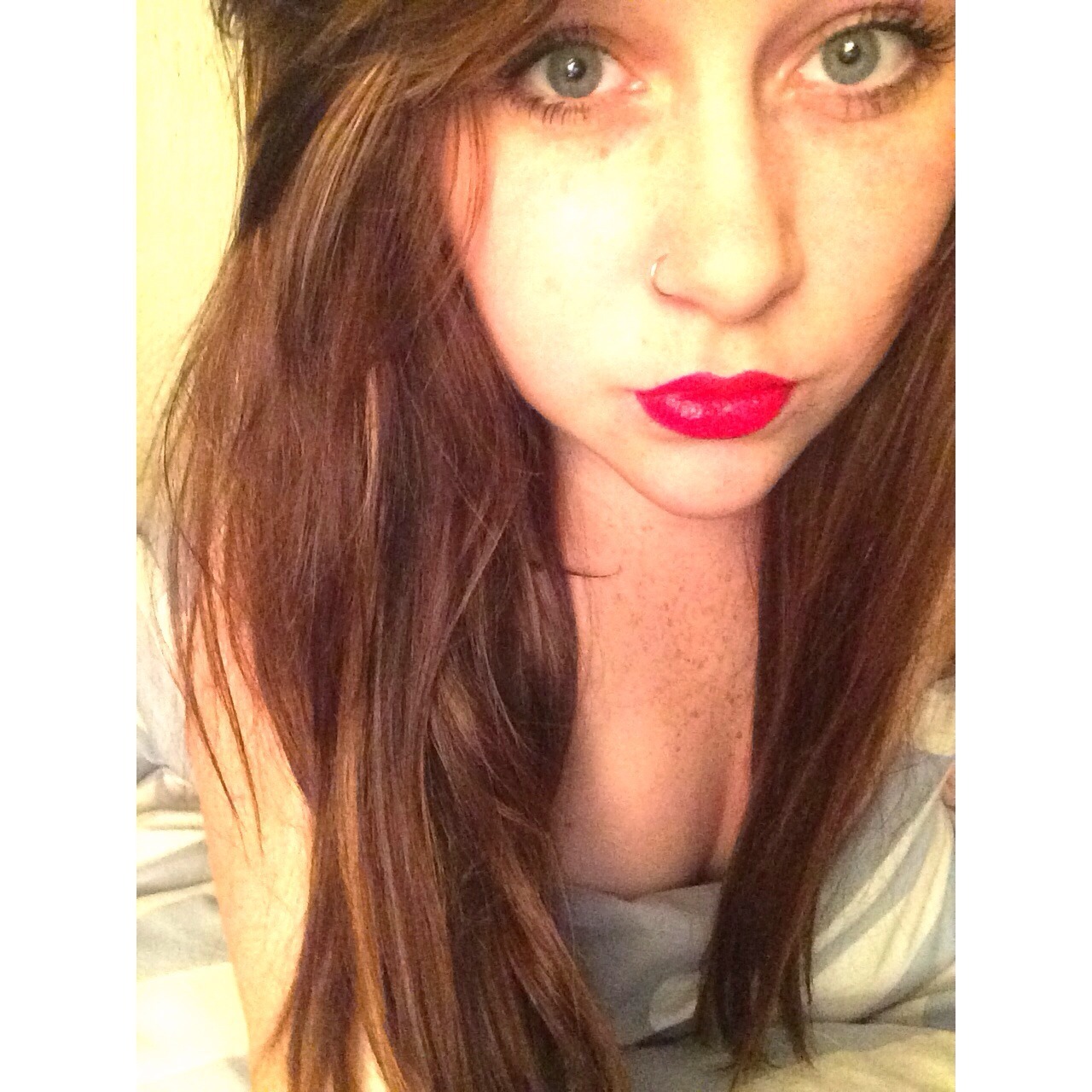 wh0remoansx:  forgetandsaynomore:  wh0remoansx:  Lipstickkk  This girl is wonderful!