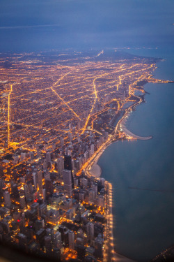 r2–d2:  shore of Lake Michigan, Chicago  by (opacity)