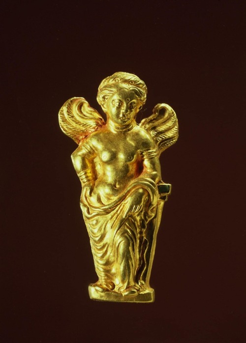 A golden pendantof Aphrodite, from the Bactrian hoard (Tillya Tepe, modernAfghanistan).  It is 5cm t