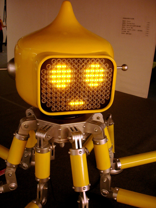  Nick J Liao&rsquo;s photostream on Flickr has a bunch of interesting stuff but this robot 