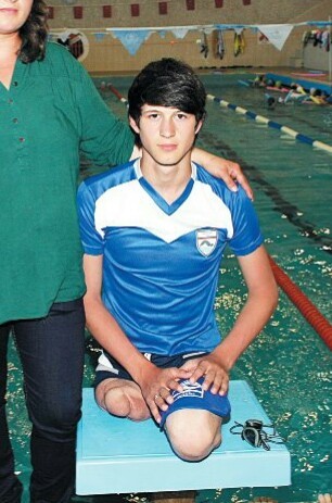 theivorlegov1:  Legless teen boy swimmer 