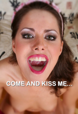 sissystable:  Come on … kiss me … 