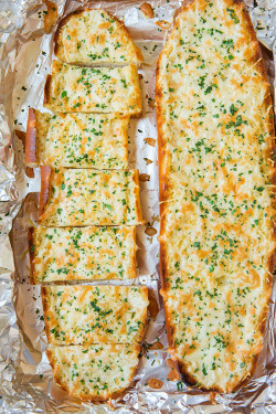 do-not-touch-my-food:  Cheesy Garlic Bread