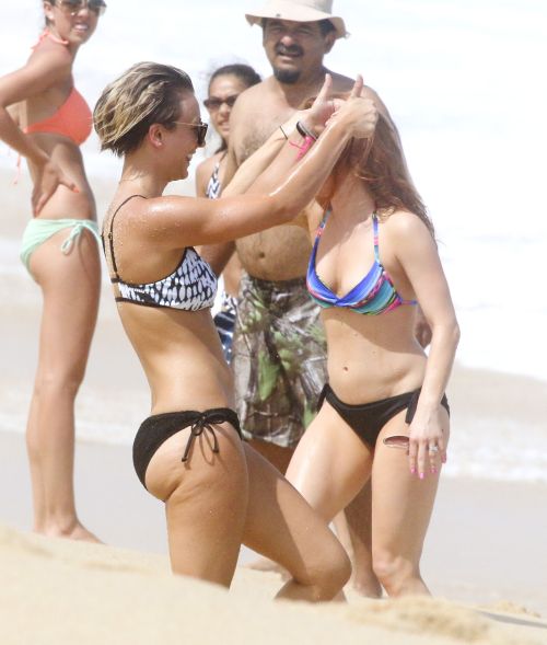 celebritiesgonewild:  Kaley Cuoco