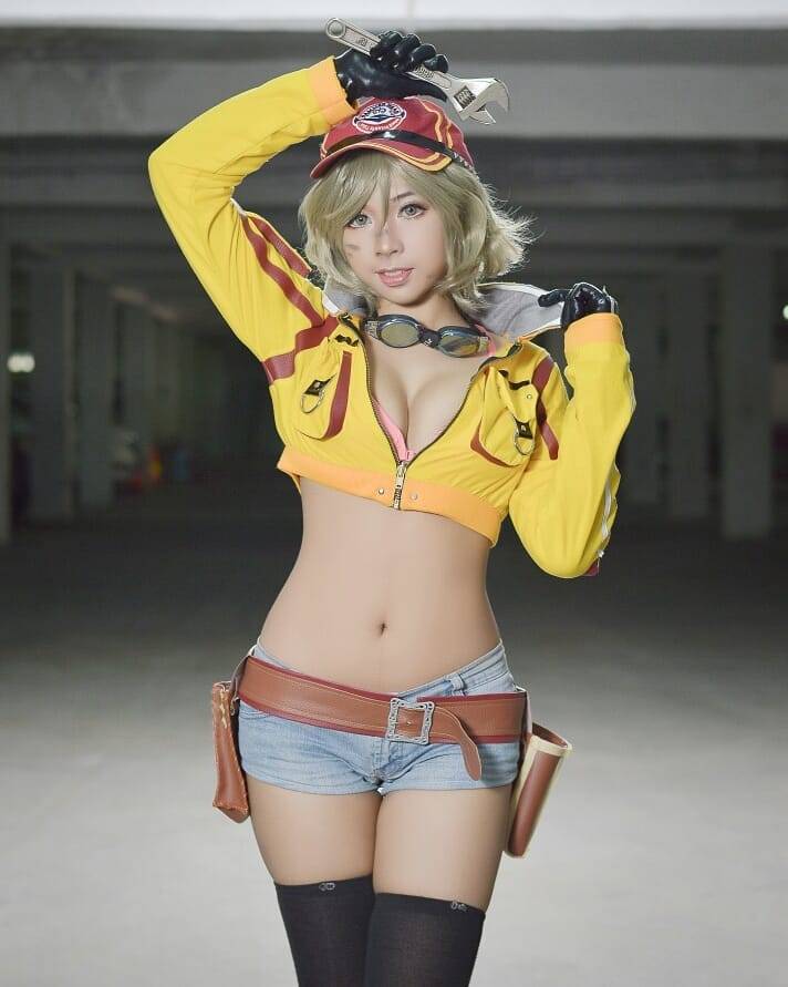 love-cosplaygirls:  Anizu Chei as Cindy Aurum