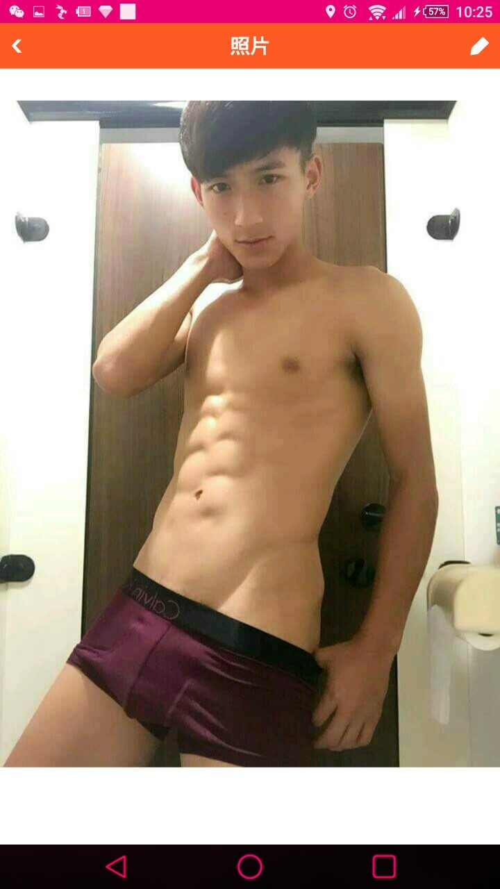 色男孩