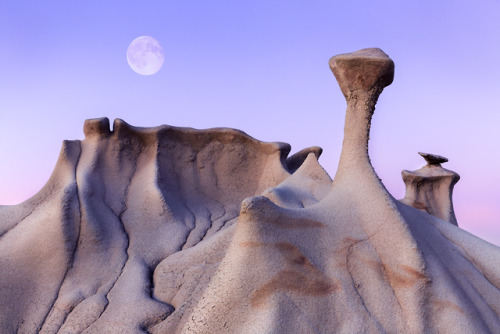 americasgreatoutdoors:Otherworldly rock formations created by time and natural elements at Bisti/De-