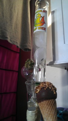 dreaming-stoner420:  Happiness is clean glass