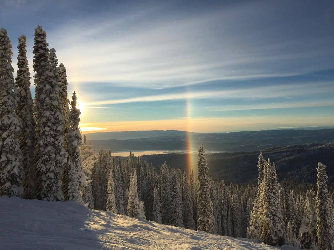 One of the most interesting and beautiful things I’ve ever seen - a shimmering vertical rainbow!