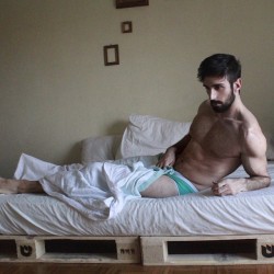 malefeed:  leotakespix: First night on the