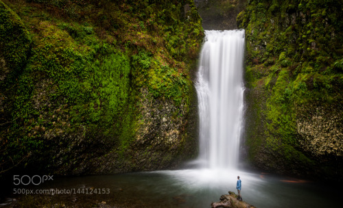 Multnomah Falls by WenshengLi