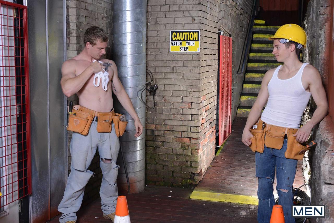 gaypornfrenchy:  Au chantier on s’enfile sur la pause.