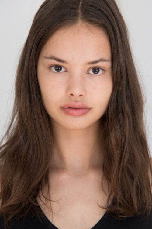 Nora Mejdouli  |  FrenchRepresented by MIM